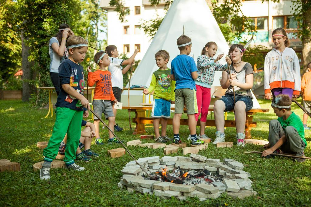Youth Hostel Proteus Postojna Exterior foto
